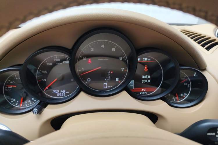 Used Porsche Cayenne 2011 Cayenne 3.0T Odometer Close Up