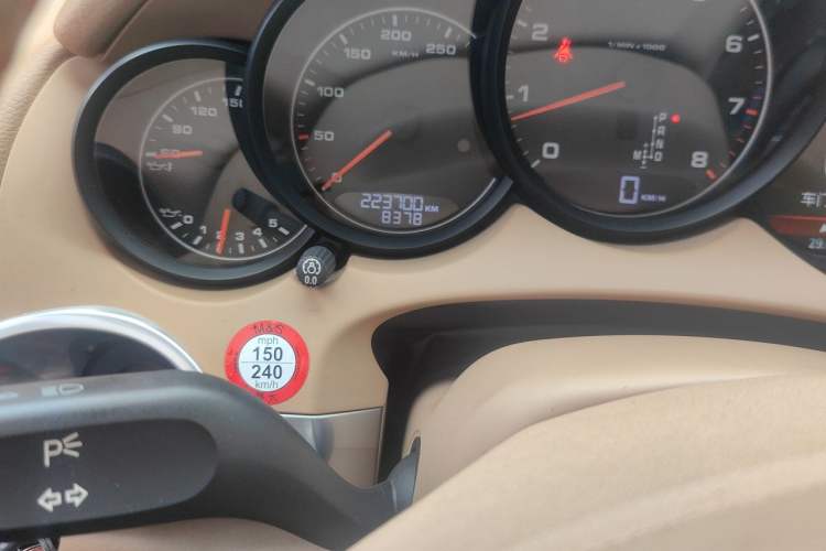 Used Porsche Cayenne 2011 Cayenne 3.0T Odometer Close Up