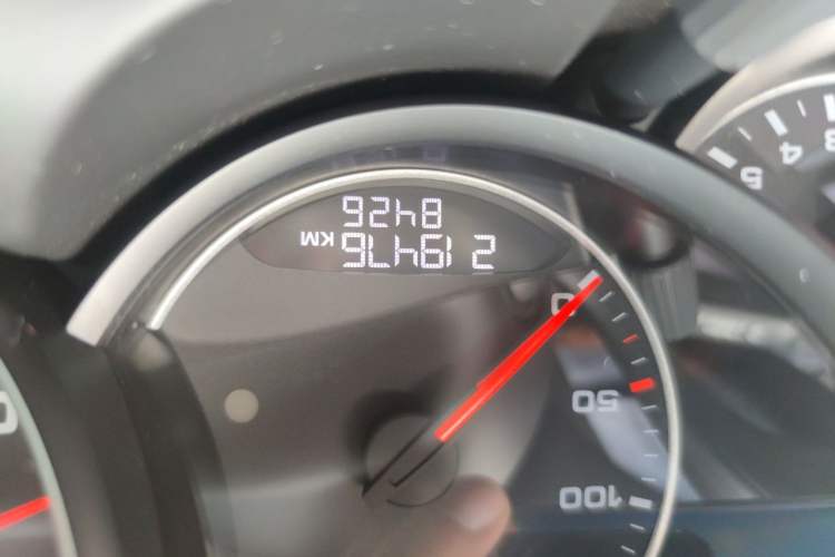Used Porsche Cayenne 2011 Cayenne Turbo 4.8T Odometer Close Up