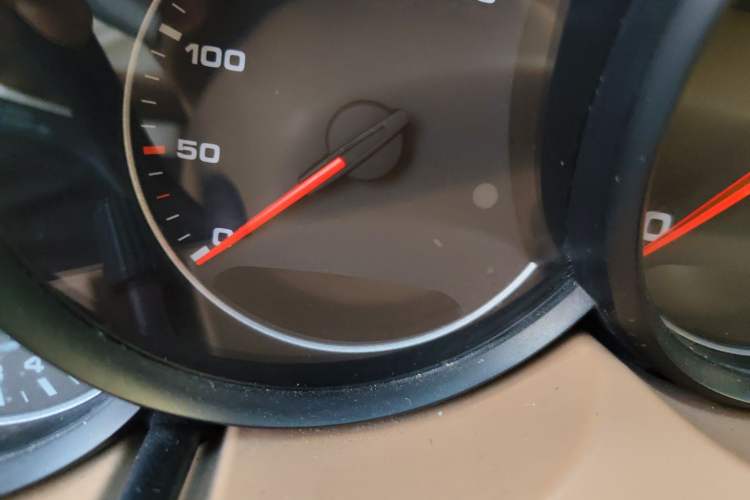 Used Porsche Cayenne 2011 Cayenne 3.0T Odometer Close Up