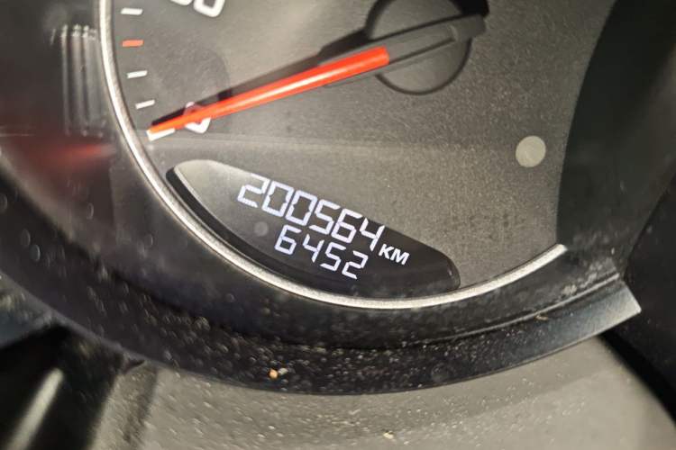 Used Porsche Cayenne 2011 Cayenne S 4.8L Odometer Close Up