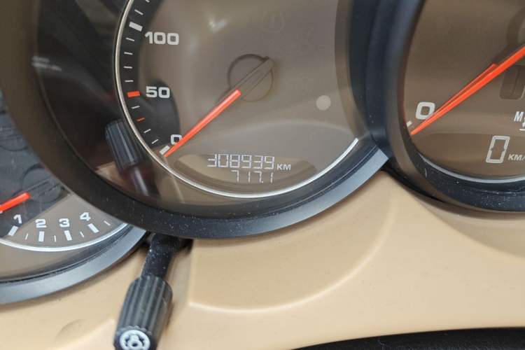 Used Porsche Cayenne 2011 Cayenne 3.0T Odometer Close Up