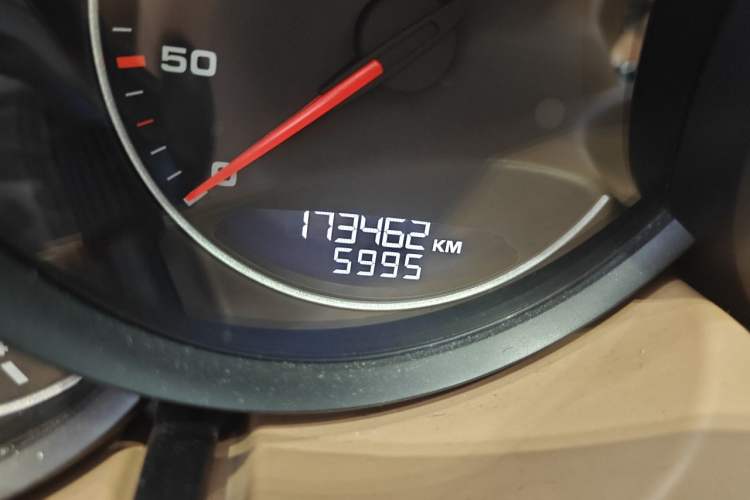 Used Porsche Cayenne 2011 Cayenne 3.0T Odometer Close Up
