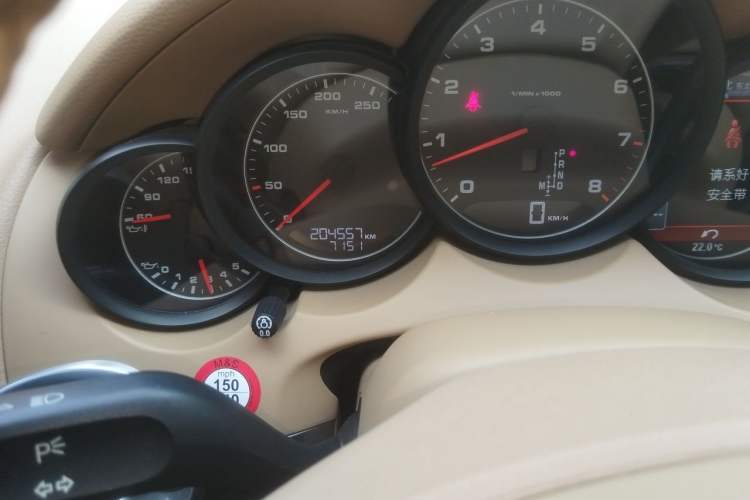 Used Porsche Cayenne 2011 Cayenne 3.0T Odometer Close Up