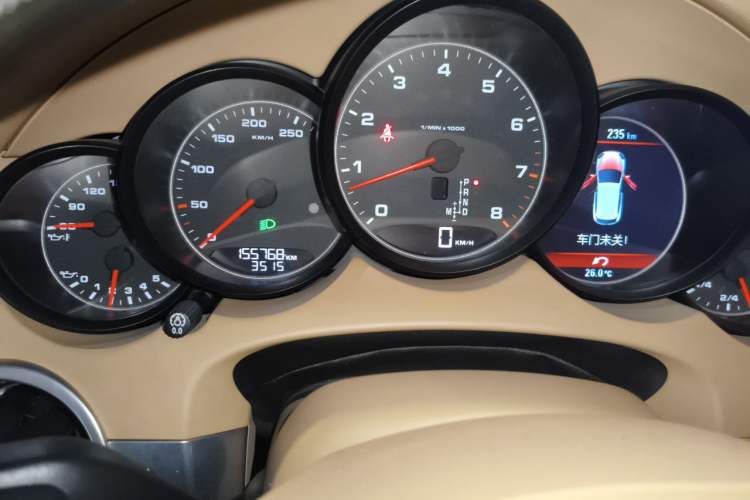 Used Porsche Cayenne 2011 Cayenne 3.0T Odometer Close Up