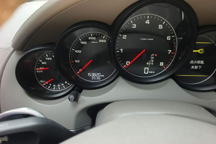 Used Porsche Cayenne 2011 Cayenne 3.0T Odometer Close Up
