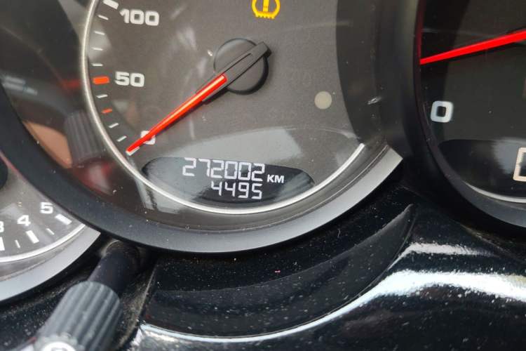 Used Porsche Cayenne 2011 Cayenne 3.0T Odometer Close Up