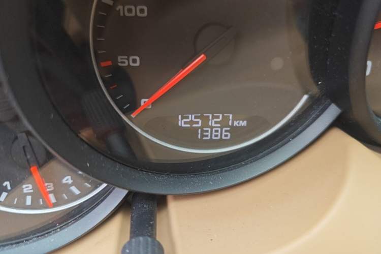Used Porsche Cayenne 2011 Cayenne 3.0T Odometer Close Up