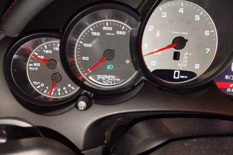 Used Porsche Cayenne 2011 Cayenne S 4.8L Odometer Close Up