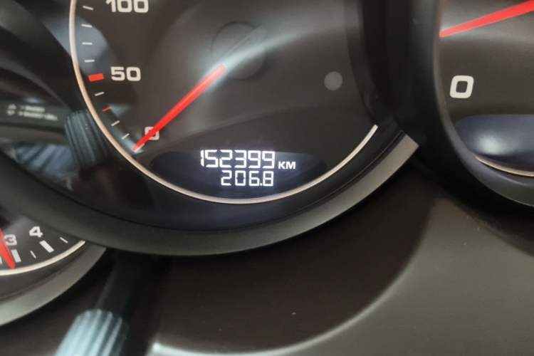 Used Porsche Cayenne 2011 Cayenne 3.0T Odometer Close Up