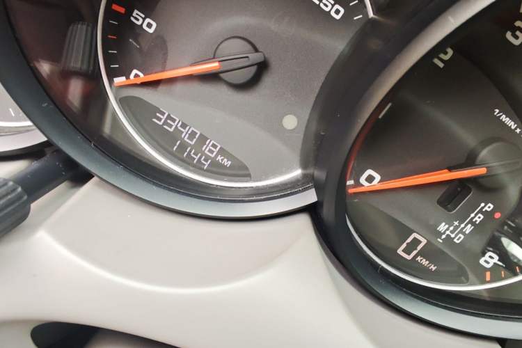 Used Porsche Cayenne 2011 Cayenne 3.0T Odometer Close Up