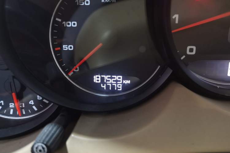 Used Porsche Cayenne 2011 Cayenne 3.0T Odometer Close Up
