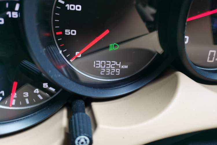 Used Porsche Cayenne 2011 Cayenne 3.0T Odometer Close Up