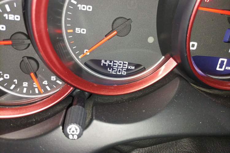 Used Porsche Cayenne 2011 Cayenne 3.0T Odometer Close Up