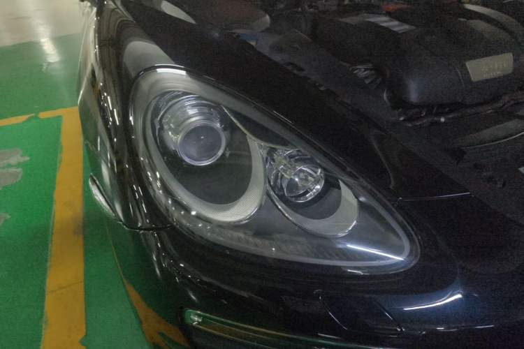 Used Porsche Cayenne 2011 Cayenne S Hybrid 3.0T Right Front Headlight