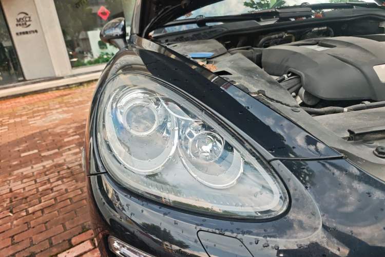 Used Porsche Cayenne 2011 Cayenne S Hybrid 3.0T Right Front Headlight