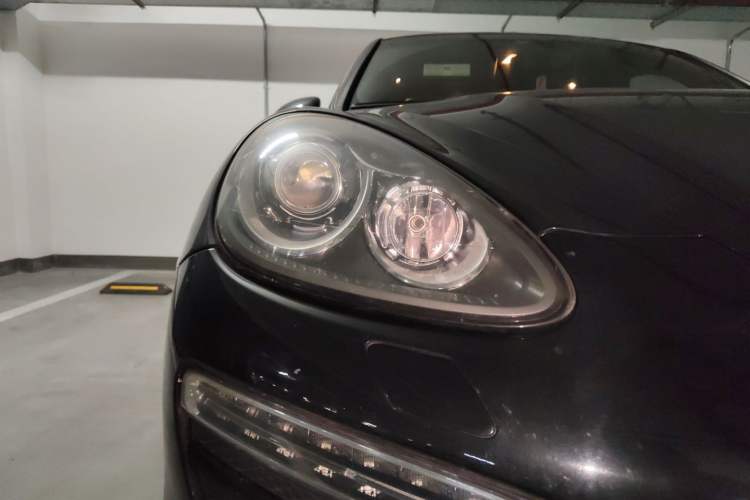 Used Porsche Cayenne 2011 3.6L automatic transmission U.S. specification Right Front Headlight