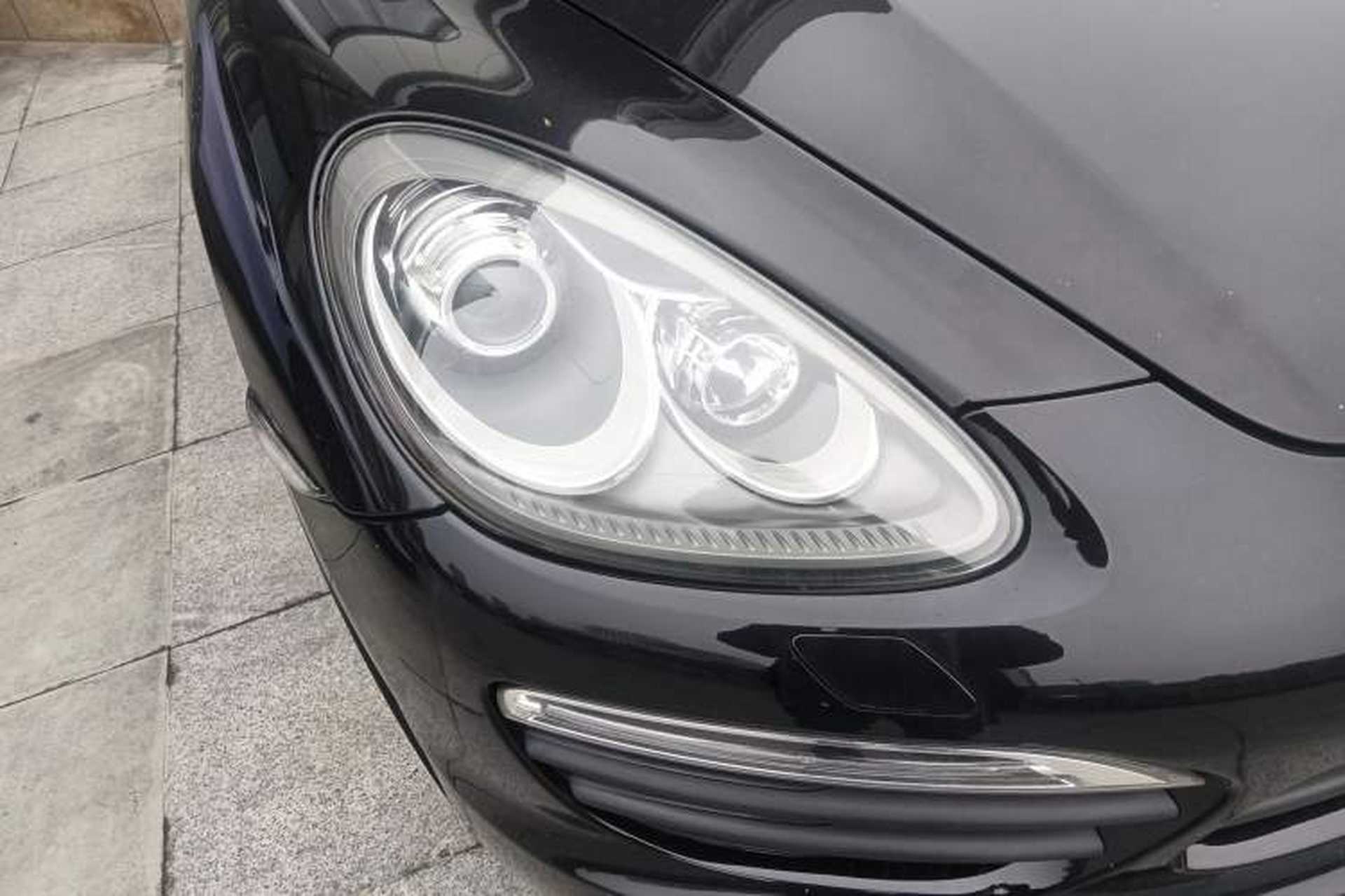 Used Porsche Cayenne 2011 Cayenne S Hybrid 3.0T Right Front Headlight