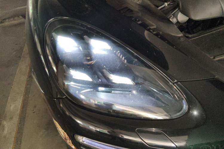 Used Porsche Cayenne 2011 Cayenne S Hybrid 3.0T Right Front Headlight