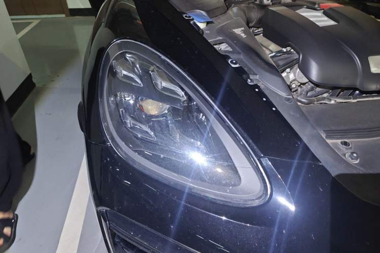 Used Porsche Cayenne 2011 Cayenne S Hybrid 3.0T Right Front Headlight