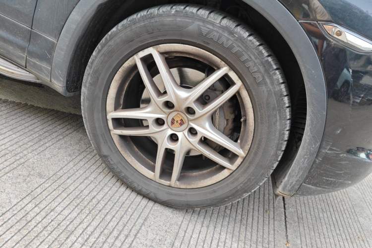 Used Porsche Cayenne 2011 Cayenne 3.0T Right Front Wheel Hub