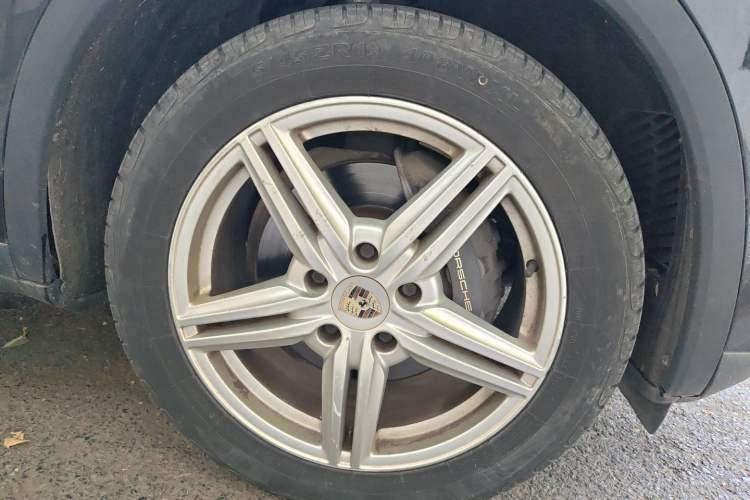 Used Porsche Cayenne 2011 Cayenne 3.0T Right Front Wheel Hub