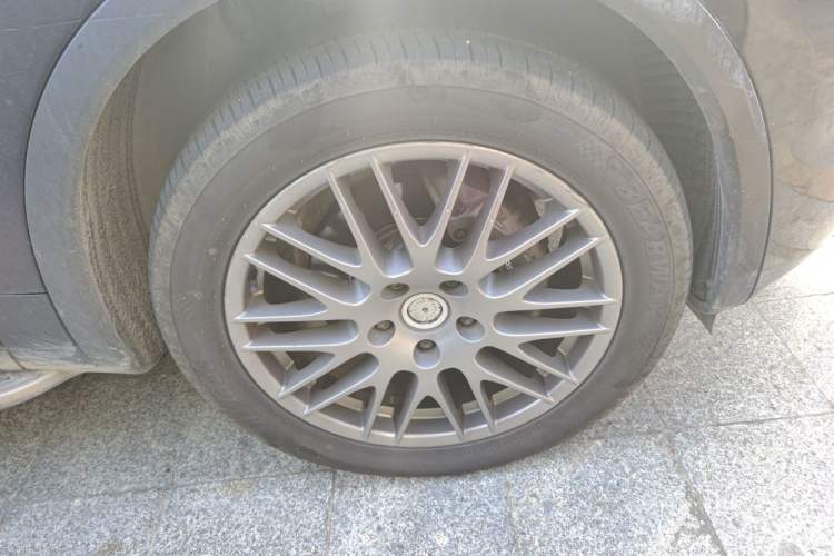 Used Porsche Cayenne 2011 Cayenne 3.0T Right Front Wheel Hub