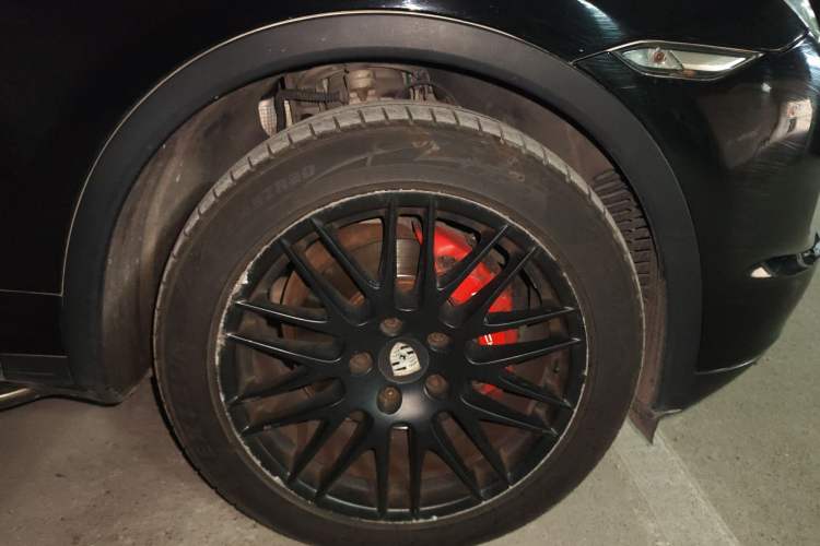 Used Porsche Cayenne 2011 Cayenne 3.0T Right Front Wheel Hub