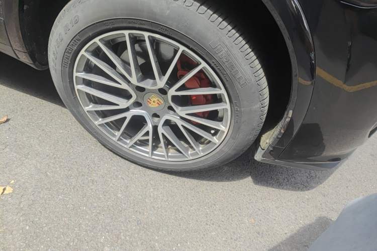 Used Porsche Cayenne 2011 Cayenne S 4.8L Right Front Wheel Hub