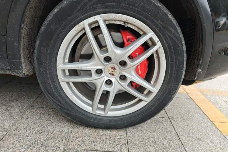 Used Porsche Cayenne 2011 Cayenne 3.0T Right Front Wheel Hub