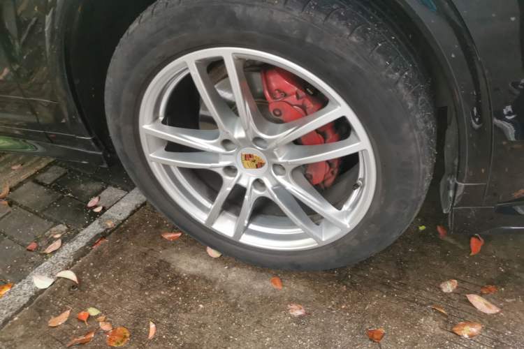 Used Porsche Cayenne 2011 Cayenne 3.0T Right Front Wheel Hub