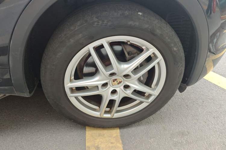 Used Porsche Cayenne 2011 Cayenne 3.0T Right Front Wheel Hub