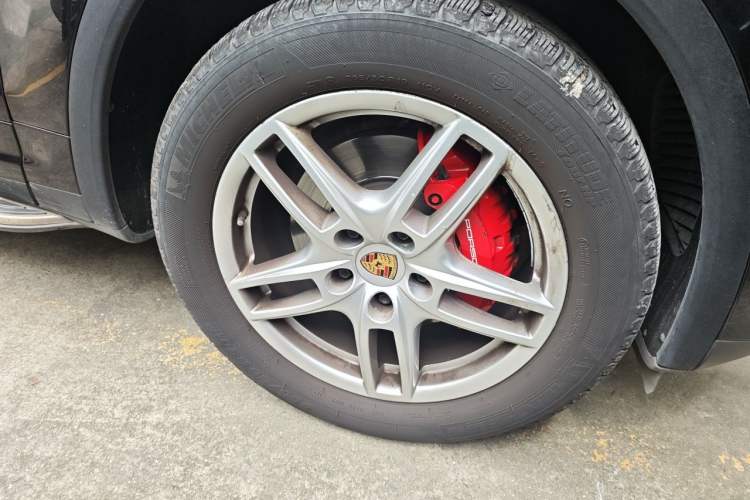 Used Porsche Cayenne 2011 Cayenne 3.0T Right Front Wheel Hub