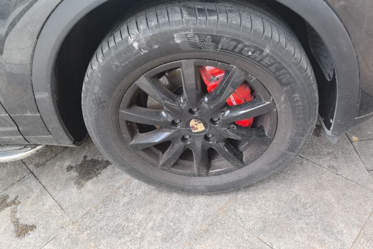 Used Porsche Cayenne 2011 Cayenne 3.0T Right Front Wheel Hub