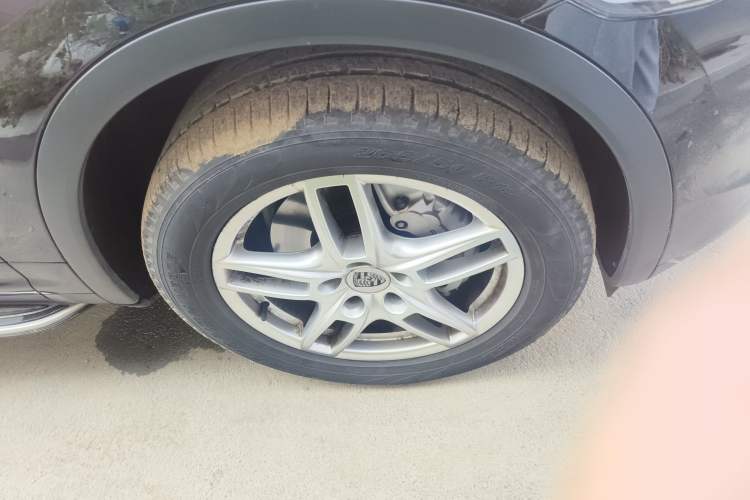 Used Porsche Cayenne 2011 Cayenne S 4.8L Right Front Wheel Hub