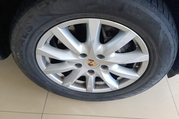 Used Porsche Cayenne 2011 Cayenne 3.0T Right Front Wheel Hub