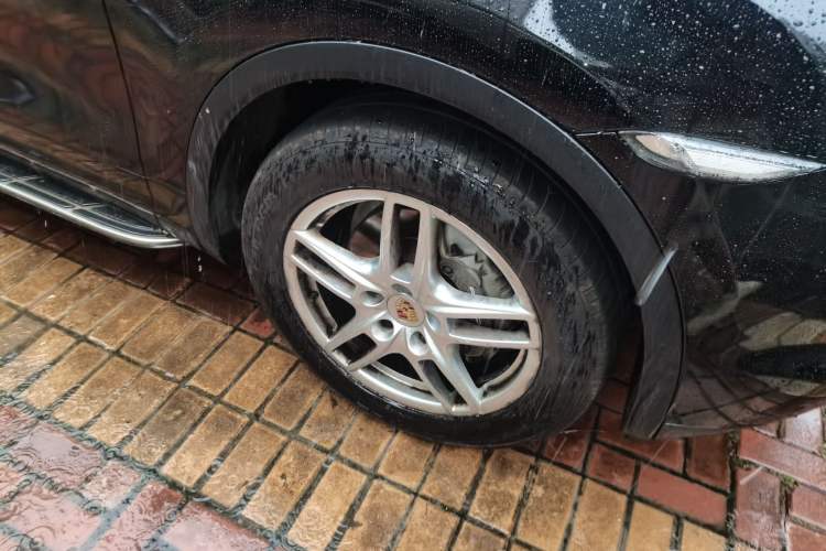 Used Porsche Cayenne 2011 Cayenne 3.0T Right Front Wheel Hub