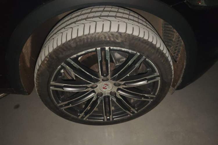 Used Porsche Cayenne 2011 Cayenne 3.0T Right Front Wheel Hub