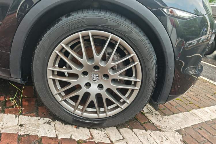 Used Porsche Cayenne 2011 Cayenne S Hybrid 3.0T Right Front Wheel Hub