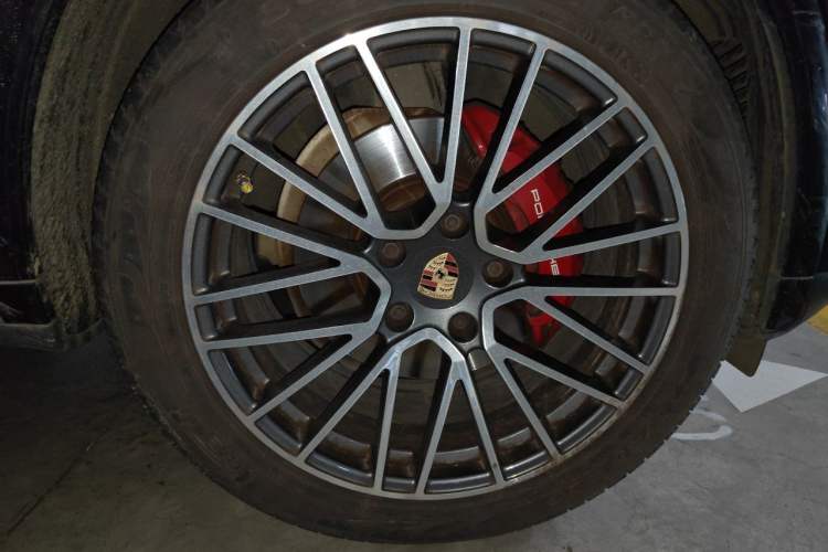 Used Porsche Cayenne 2011 Cayenne 3.0T Right Front Wheel Hub