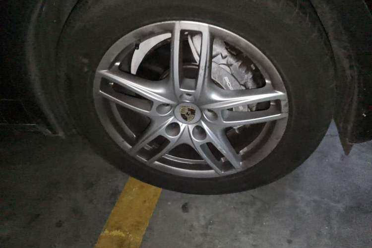 Used Porsche Cayenne 2011 Cayenne 3.0T Right Front Wheel Hub