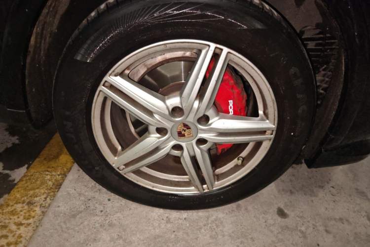 Used Porsche Cayenne 2011 Cayenne 3.0T Right Front Wheel Hub
