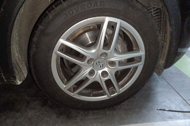 Used Porsche Cayenne 2011 Cayenne 3.0T Right Front Wheel Hub