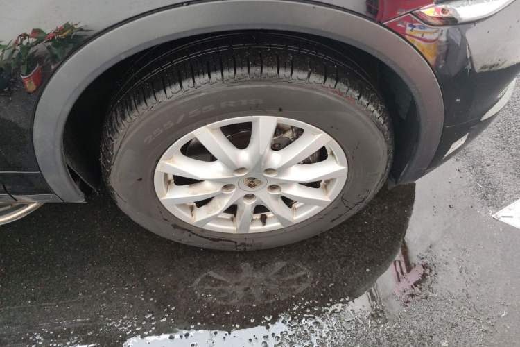 Used Porsche Cayenne 2011 Cayenne 3.0T Right Front Wheel Hub