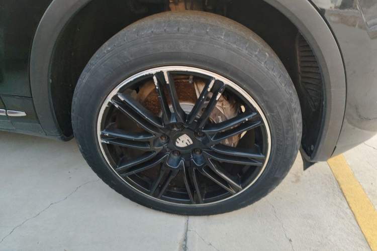 Used Porsche Cayenne 2011 Cayenne 3.0T Right Front Wheel Hub