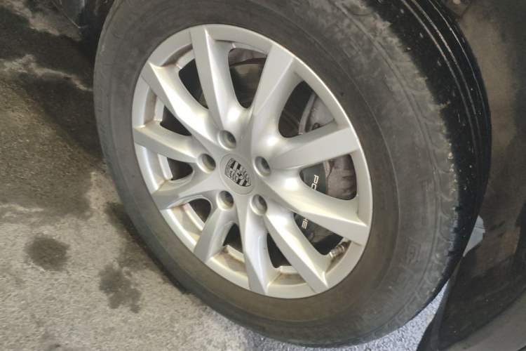 Used Porsche Cayenne 2011 Cayenne 3.0T Right Front Wheel Hub
