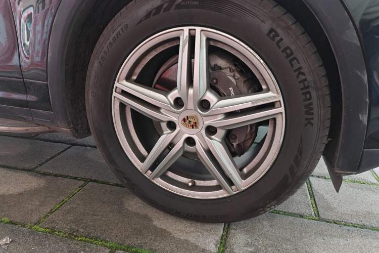 Used Porsche Cayenne 2011 Cayenne 3.0T Right Front Wheel Hub