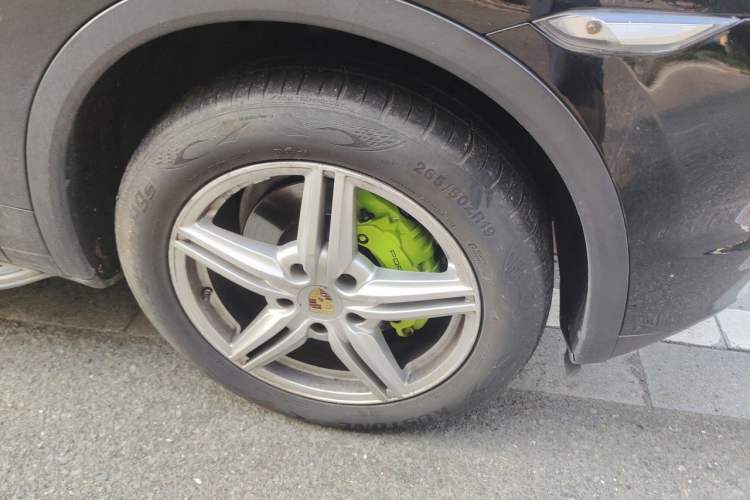 Used Porsche Cayenne 2011 Cayenne 3.0T Right Front Wheel Hub