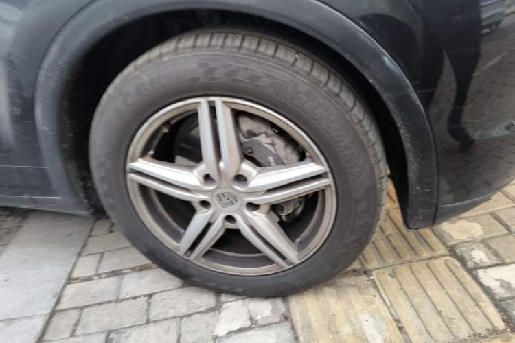Used Porsche Cayenne 2011 Cayenne 3.0T Right Front Wheel Hub