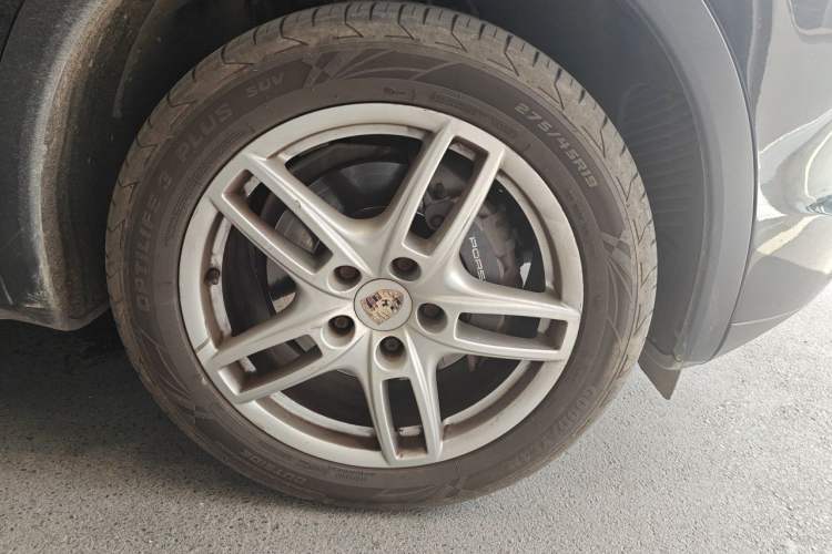 Used Porsche Cayenne 2011 Cayenne 3.0T Right Front Wheel Hub